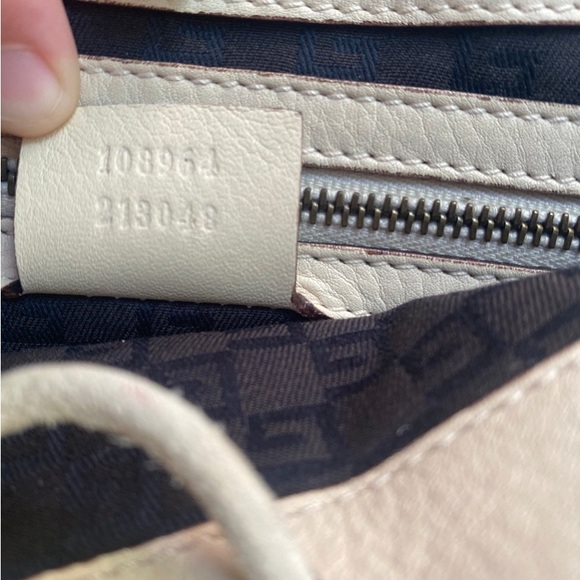 SOLD‼️ Gucci cream leather shoulder bag - Picture 6 of 12